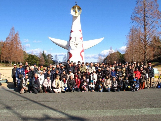 ���T����Q���҂Ƃ̍����ʐ^